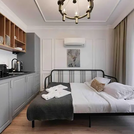 Daphne Pera ; Sakura Apart, Center Apartment